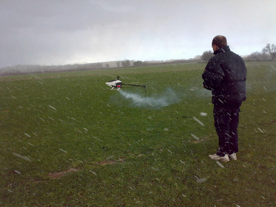 Dad flying in snow1